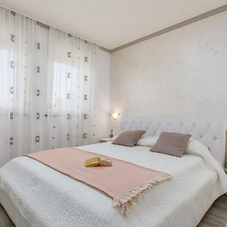 Beautiful In With Wifi Holiday home Umag